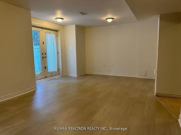 76 Horsham Ave — Photo 36