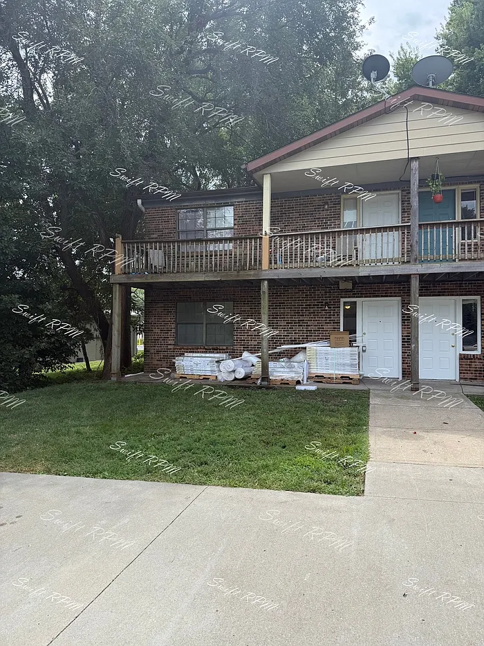 2 bed, 1.0 bath, $1,050 — Photo 1