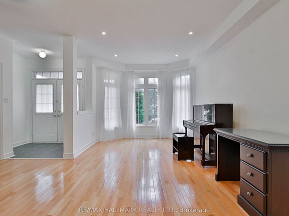 5th image of 15 Briarglen Rd