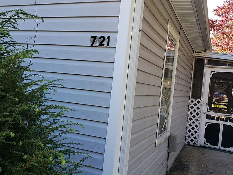 719 & 721 Claire Ave — Photo 5