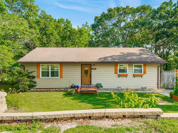 305 E 164th Ter, Belton, MO 64012