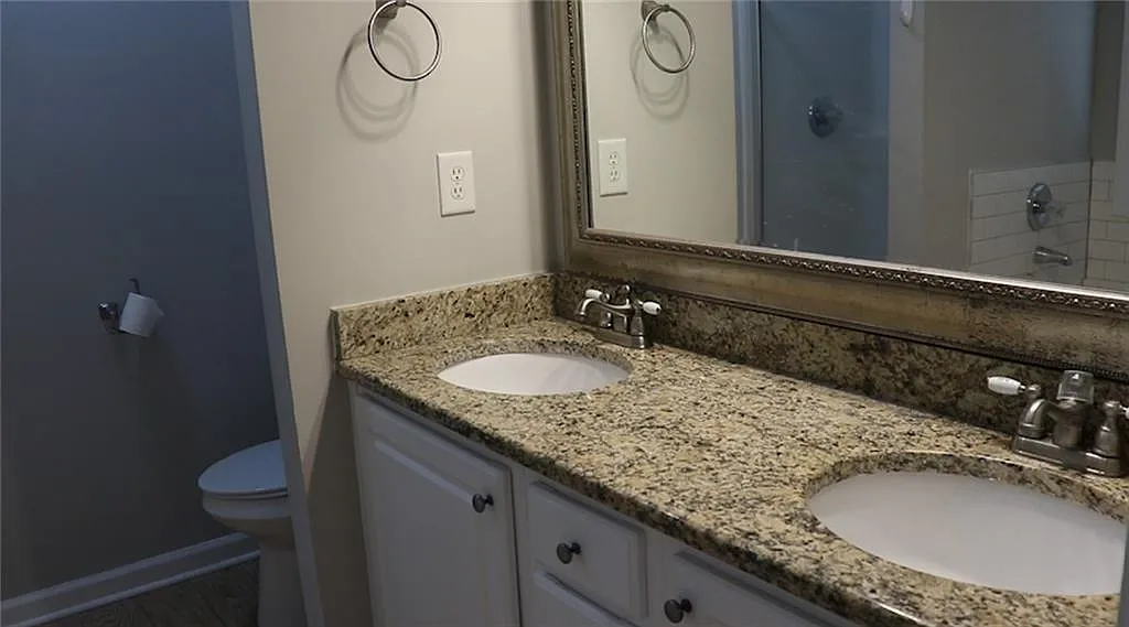 3 bed, 2.0 bath, 1298 sqft, $2,500 — Photo 3
