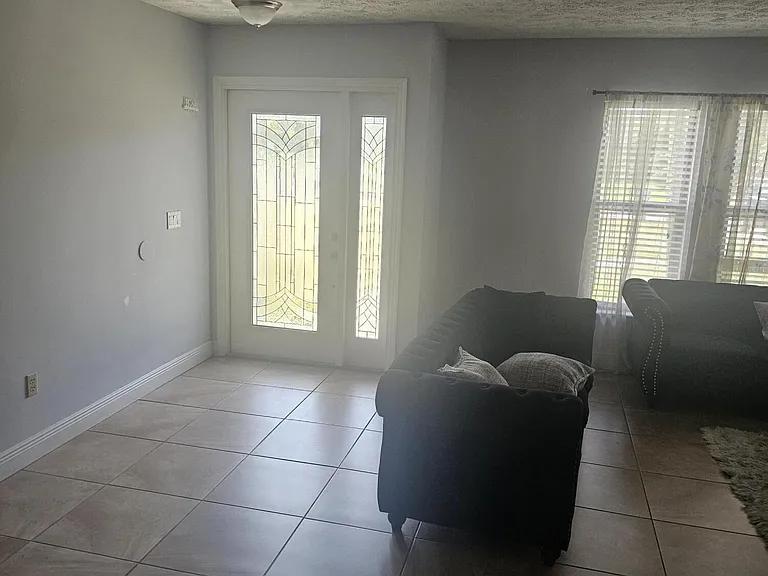 301 SW Violet Ave — Photo 5