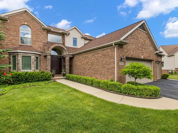 750 Devon Ct, Commerce Township, MI 48382