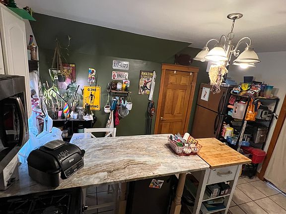 4th image of 39 Farquhar St #2