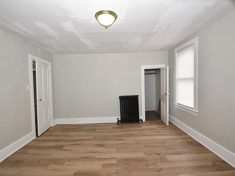 913 E Washington St — Photo 33