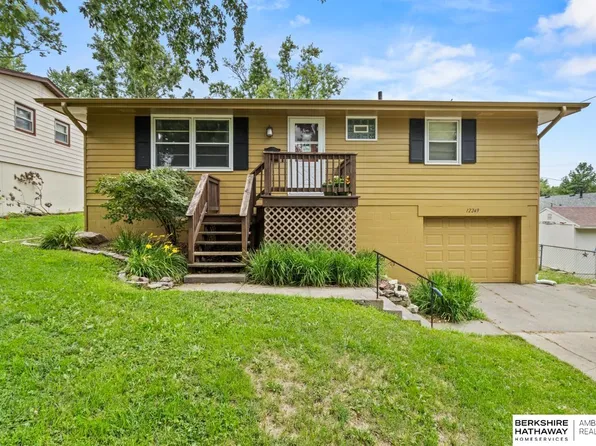 12249 T St, Omaha, NE 68137