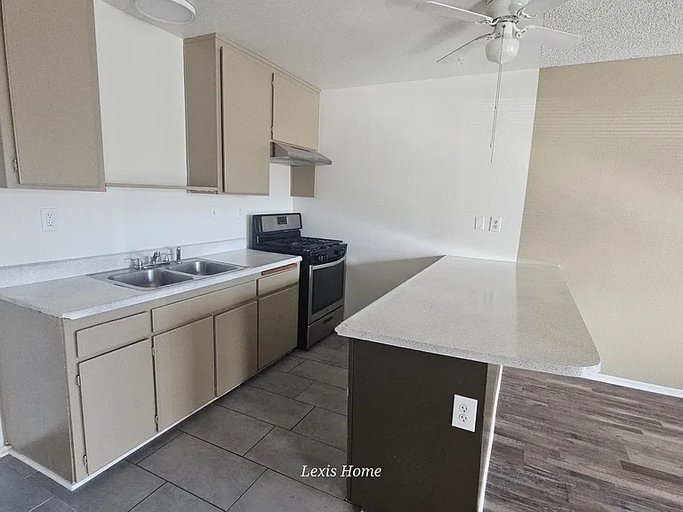 11868 1st Ave #9 — Photo 4