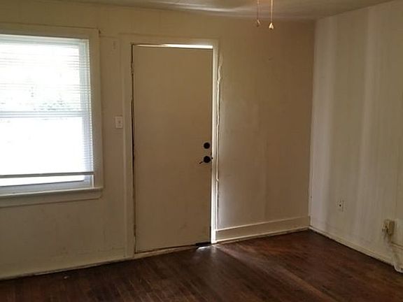 3rd image of 102 Webb Ln