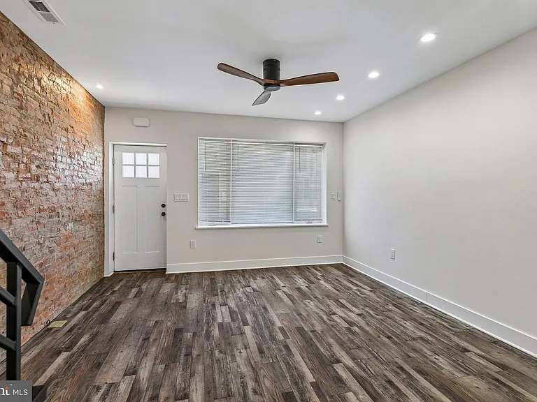 3156 Almond St — Photo 11