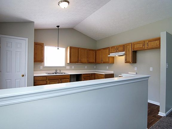 5th image of 208 Clara Dr