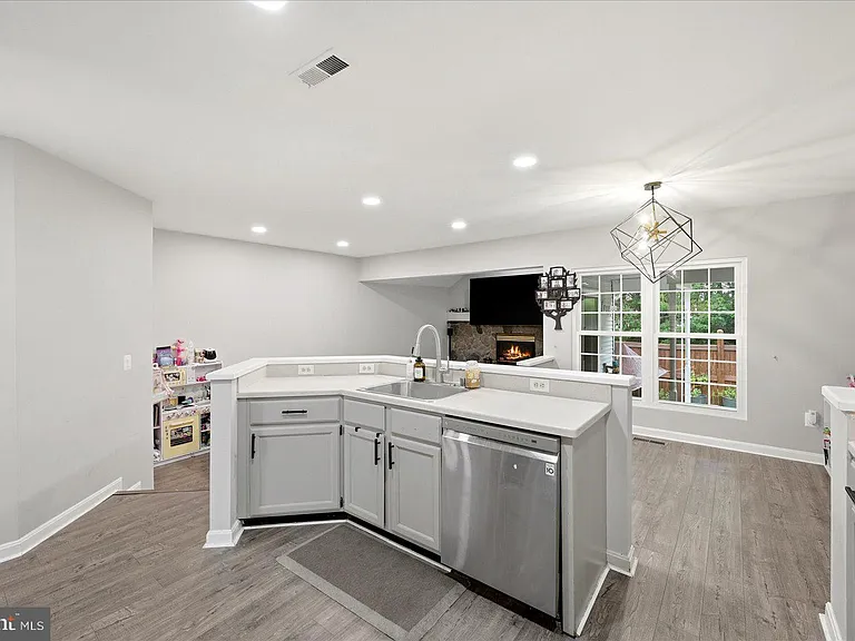 13118 Hearthside Ln — Photo 8