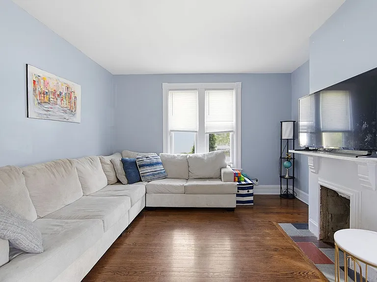 6125 Clephane Ave — Photo 3
