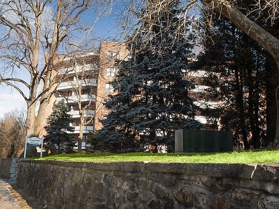 3rd image of 325 King St APT 4G