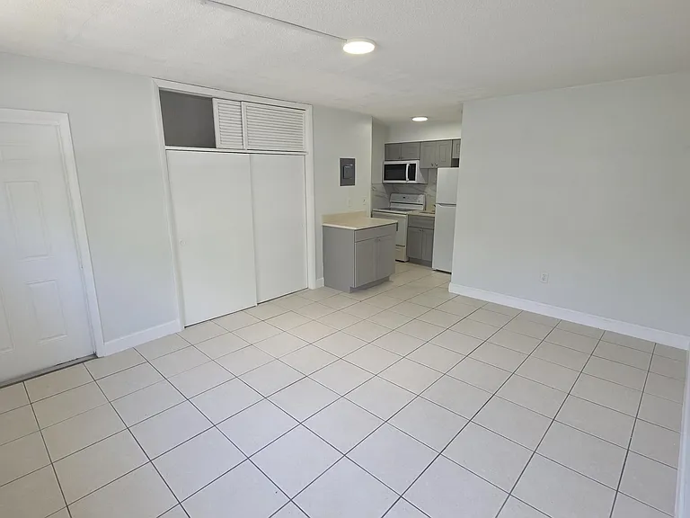 7311 Venetian St #6 — Photo 1