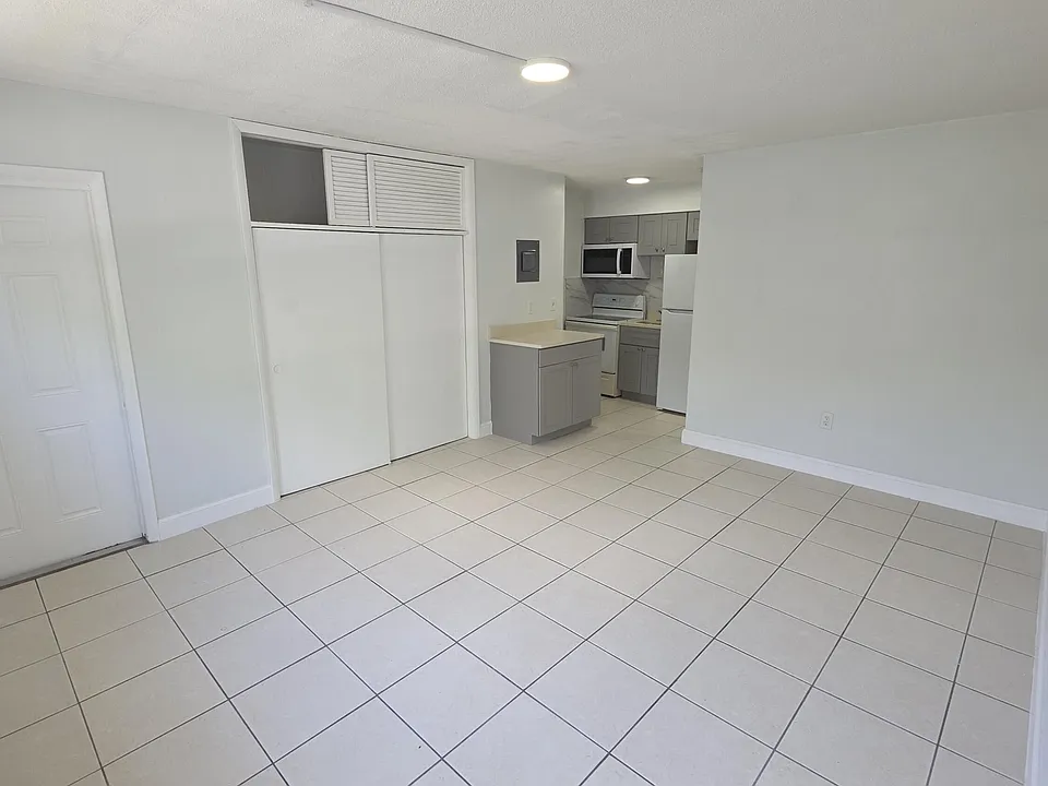 7311 Venetian St #6