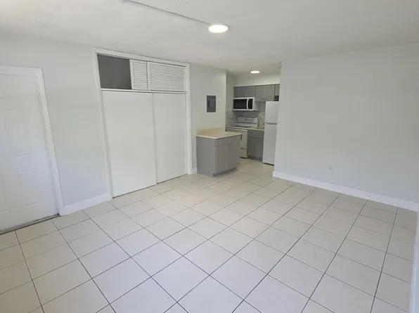 7311 Venetian St #6, Hollywood, FL 33023