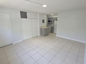 7311 Venetian St, Hollywood, FL