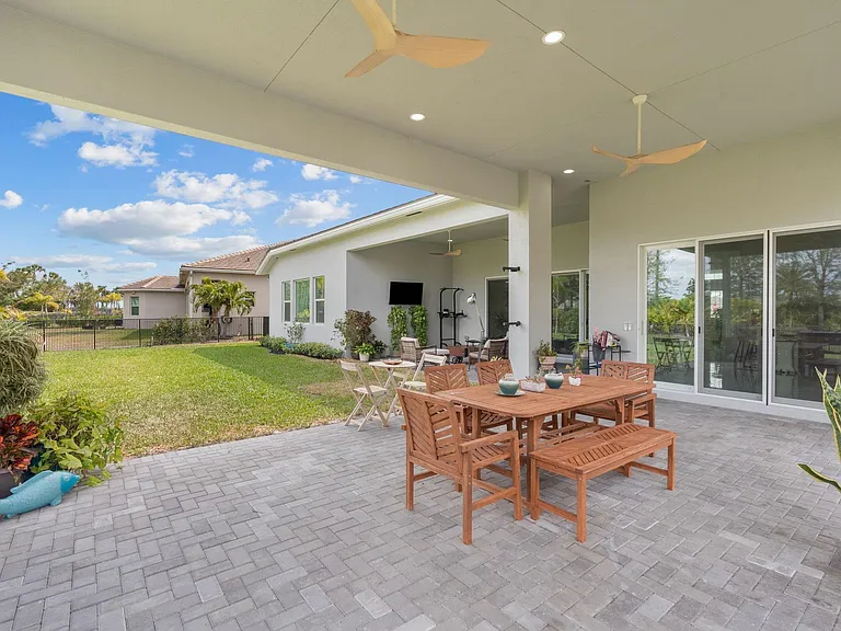 4776 Estates Cir — Photo 14