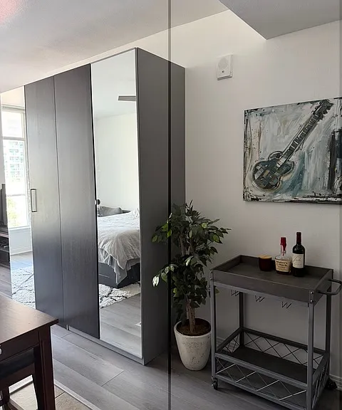 Dresser/Cabinet/Mirror