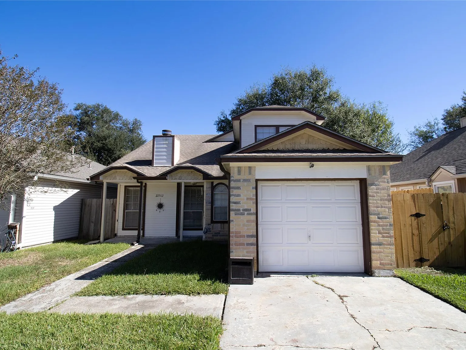 3 bed, 2.0 bath, 1258 sqft, $1,800 — Photo 2