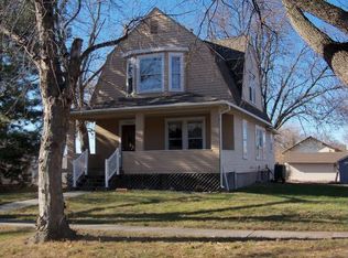 1025 N Burlington Ave, York, NE 68467