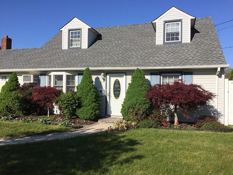 Expanded Cape : Well cared for home in award winning school district. 3 year old roof.