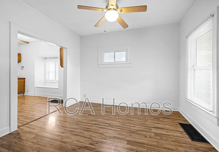 901 N Linwood Ave — Photo 4
