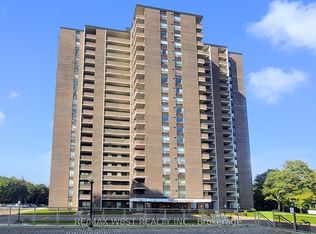 1535 Lakeshore Rd E #404, Mississauga, ON L5E3E2