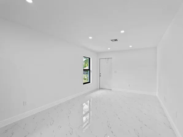 616 S Pine St #B, Lake Worth, FL 33460