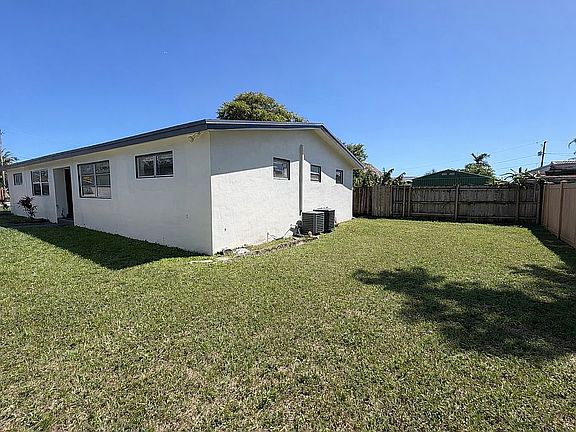 3rd image of 626 SW 4th Ave #1-2