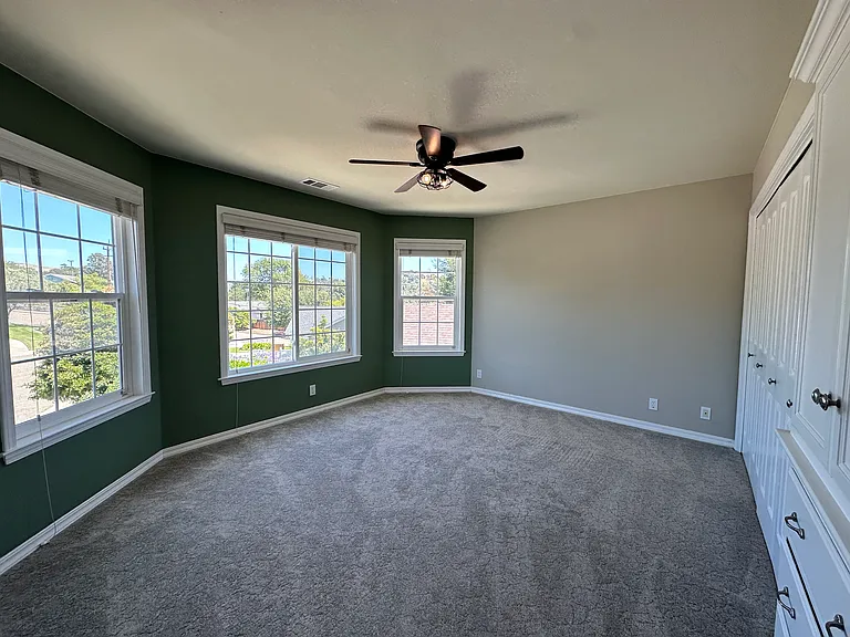 604 Village Ct — Photo 37