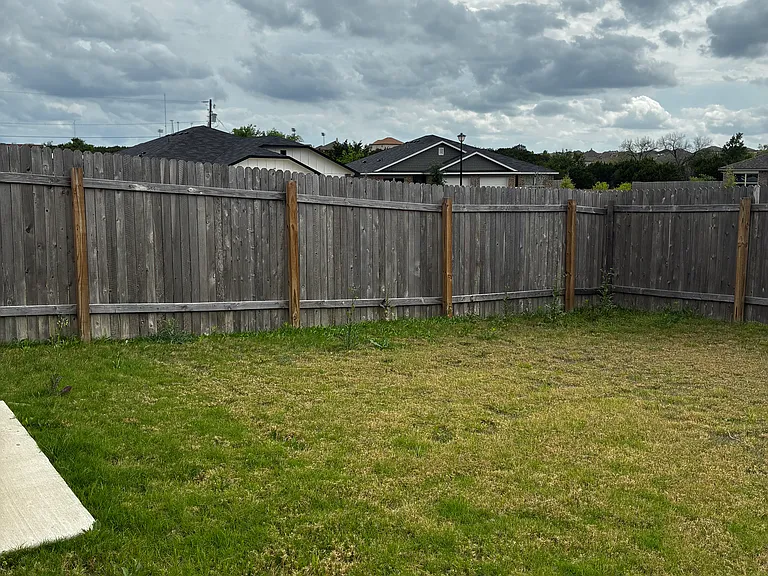 1201 Lehmann Dr — Photo 10