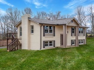 2016 Abiff Rd, Burns, TN 37029