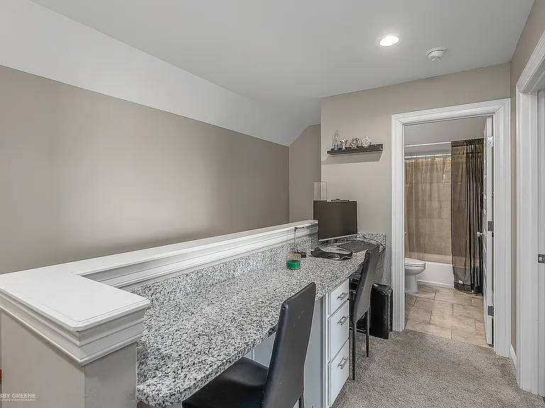 604 Labarre Ln — Photo 8