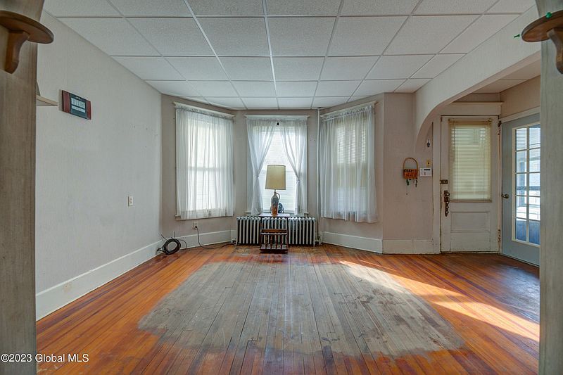 3rd image of 17 White Street