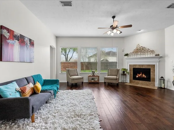 2120 Red Timber Ct, League City, TX 77573