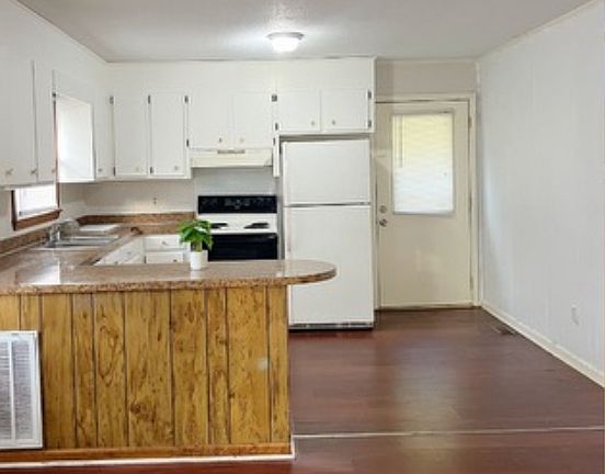 3rd image of 3140 Plantation Dr #A