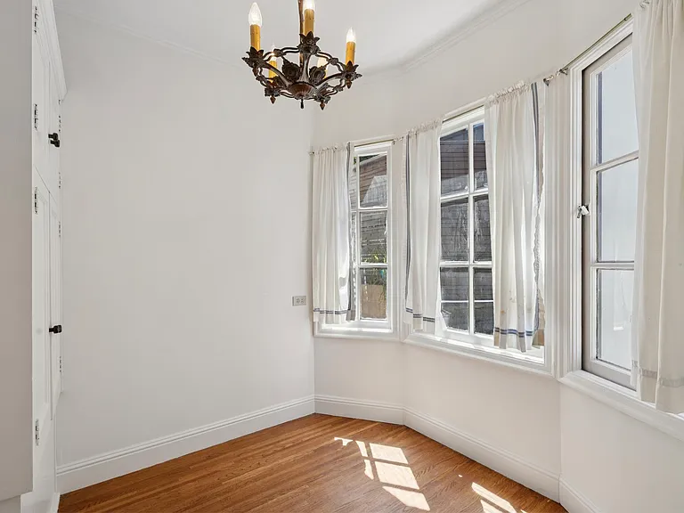 111 Windsor Ave — Photo 14