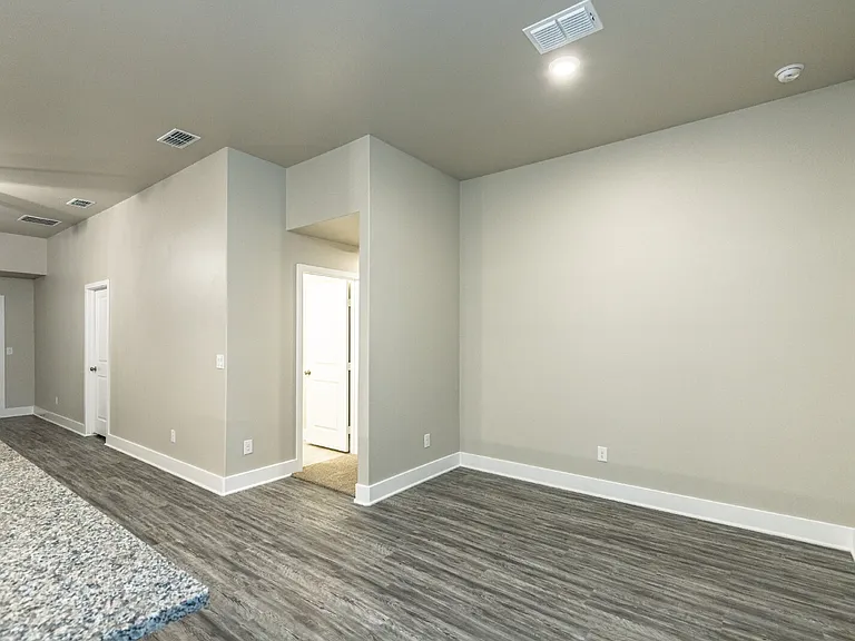 13605 Avenue R — Photo 6