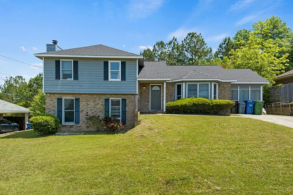 148 Sweetwater Dr photo 1