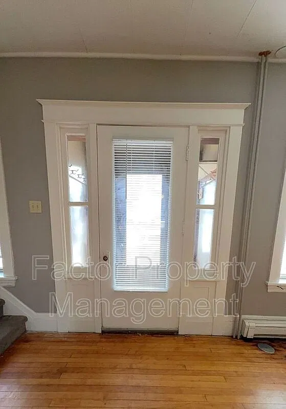 2 bed, 1.0 bath, 1000 sqft, $1,200 — Photo 2