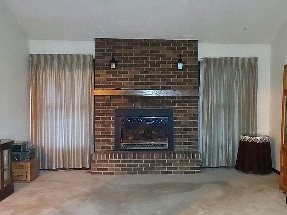 2nd image of 7372 Jefferson St