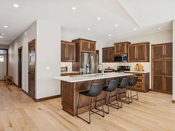 3rd image of 719 Margaret Ln NE