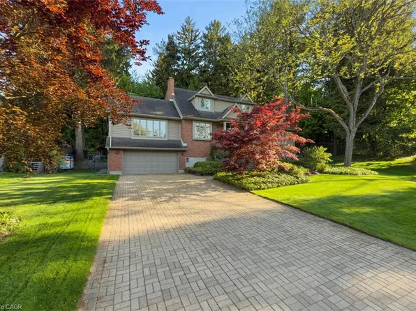 18 Stonegate Dr, Hamilton, ON L9G 3R7