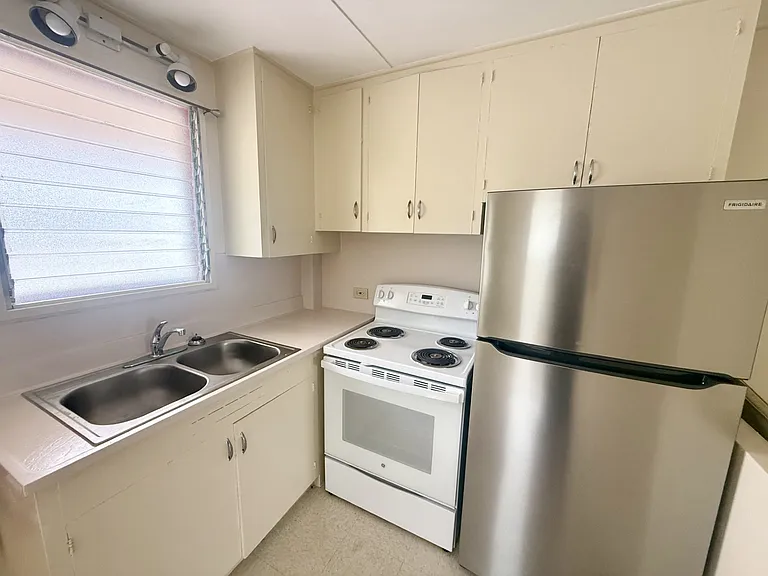 166 Lakeview Cir #D — Photo 3