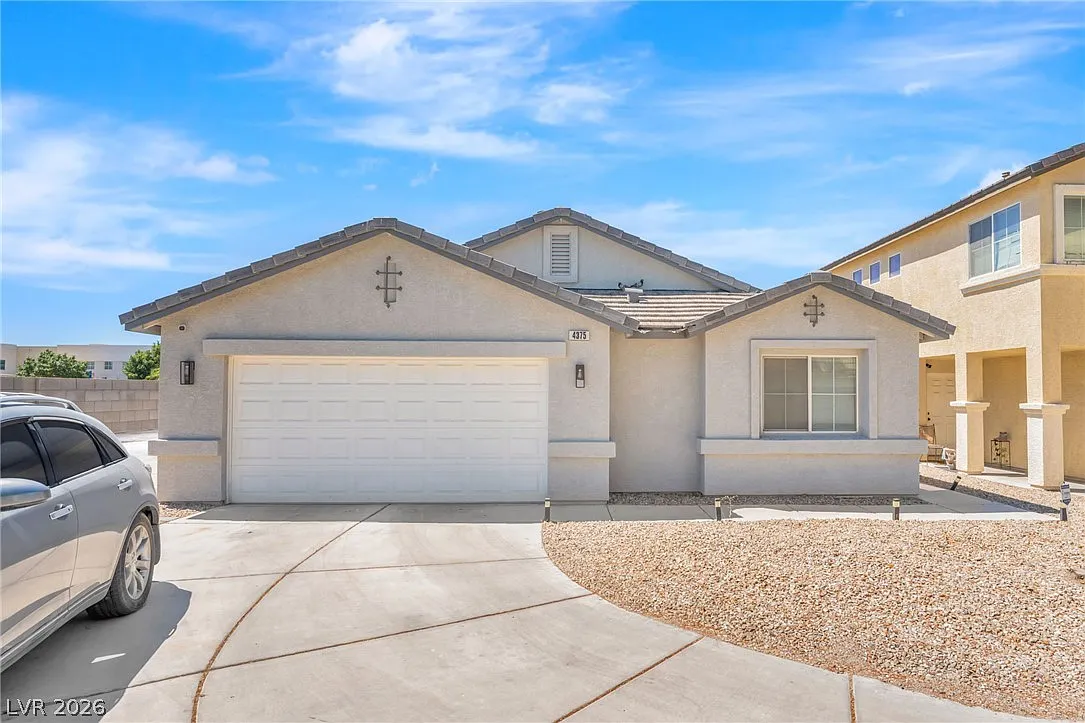 3 bed, 2.0 bath, 1137 sqft, $2,000 — Photo 1