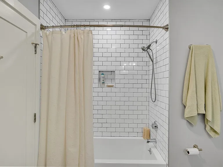 10 Everett St #304 — Photo 28