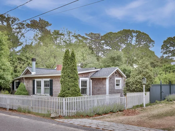 29 Jernegan Ave, Edgartown, MA 02539