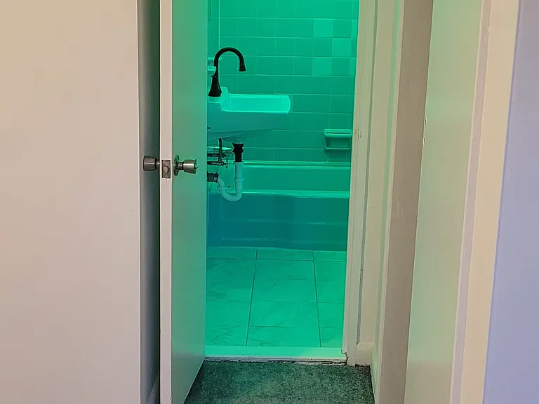 Bedroom/Bathroom/adjustable lighting in bathroom